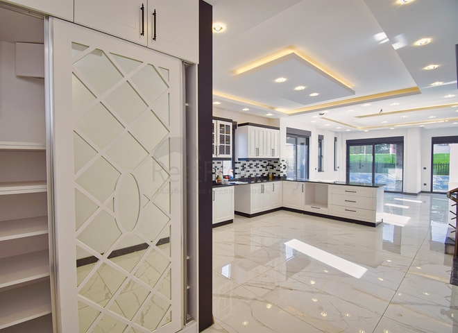 Вилла планировки 5+1 в районе Лара - Анталия