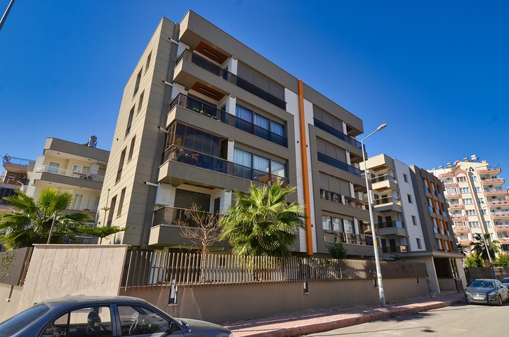 Квартира планировки 2+1 в центре города Анталия