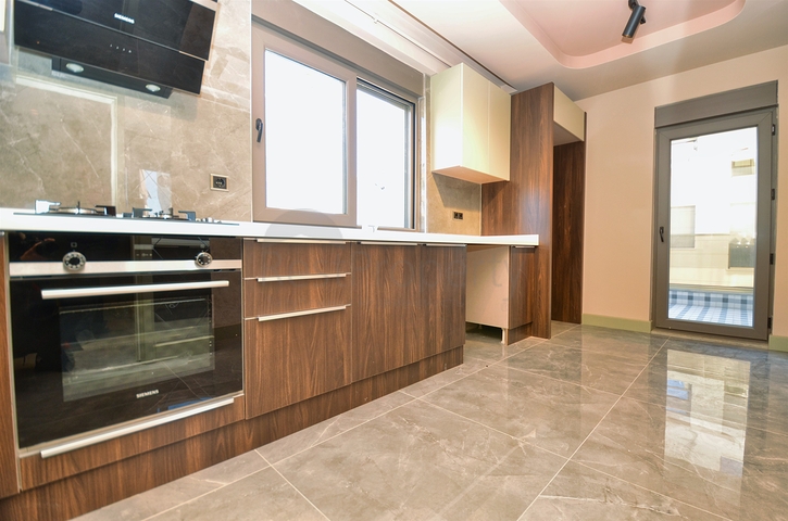 Квартира планировки 2+1 в центре города Анталия