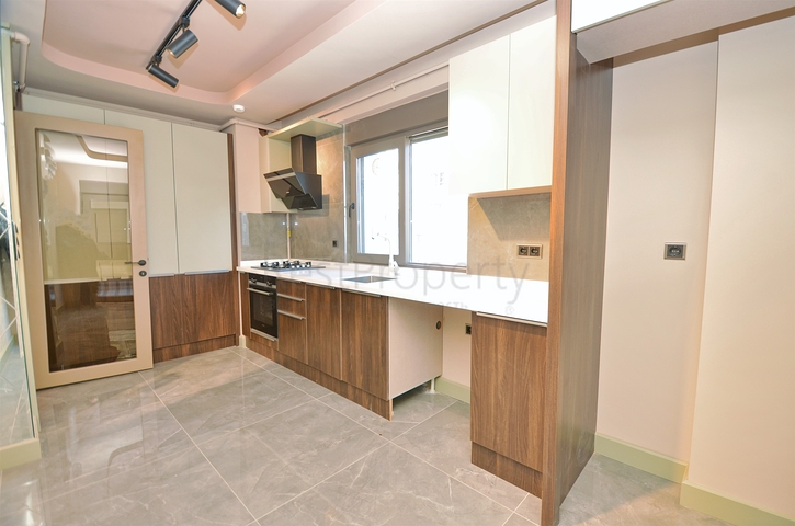 Квартира планировки 2+1 в центре города Анталия