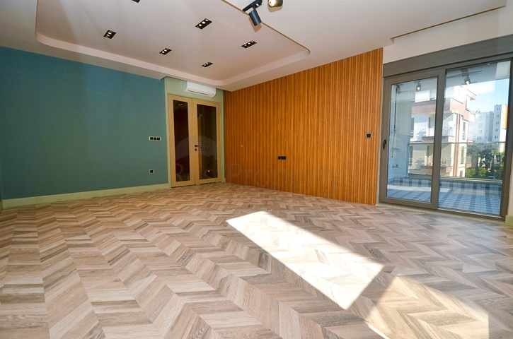 Квартира планировки 2+1 в центре города Анталия