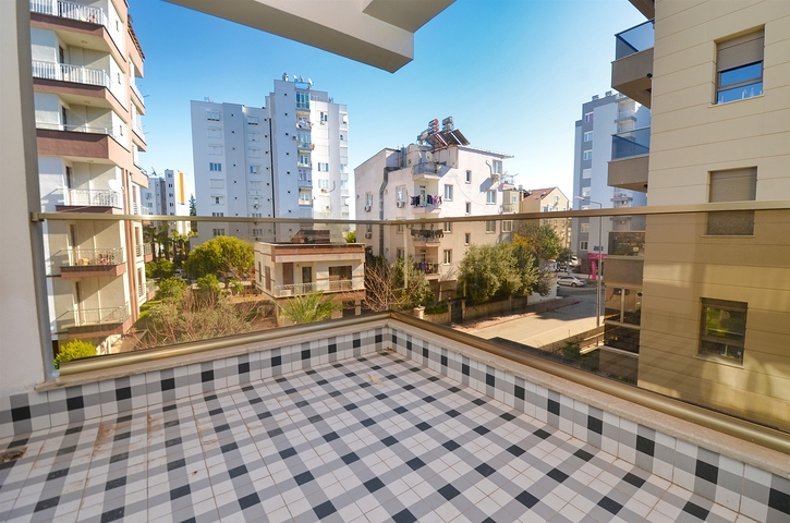 Квартира планировки 2+1 в центре города Анталия