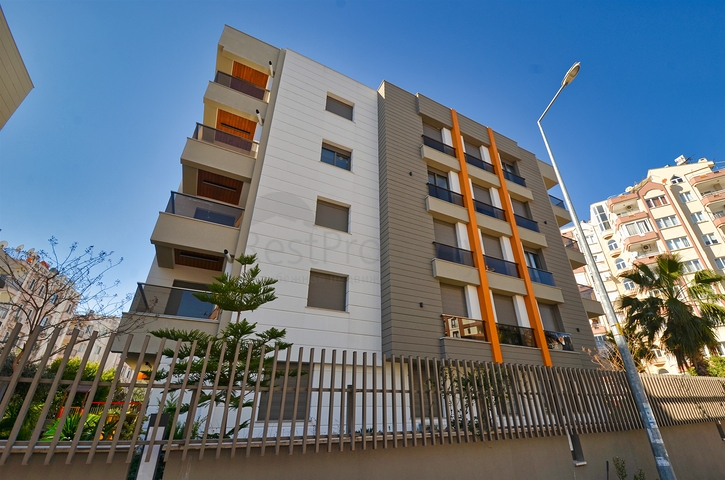 Квартира планировки 2+1 в центре города Анталия