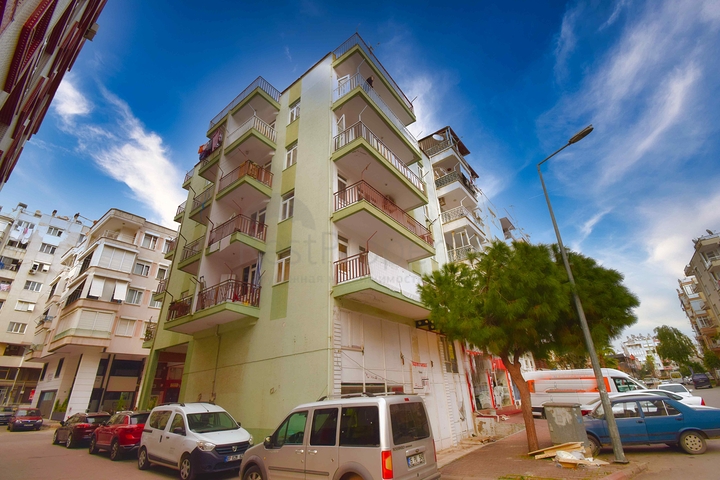 Квартира планировки 2+1 в центре города Анталия 