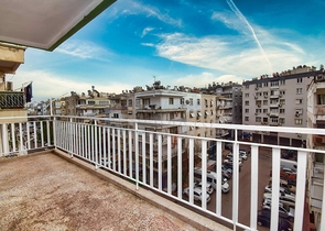 Квартира планировки 2+1 в центре города Анталия 