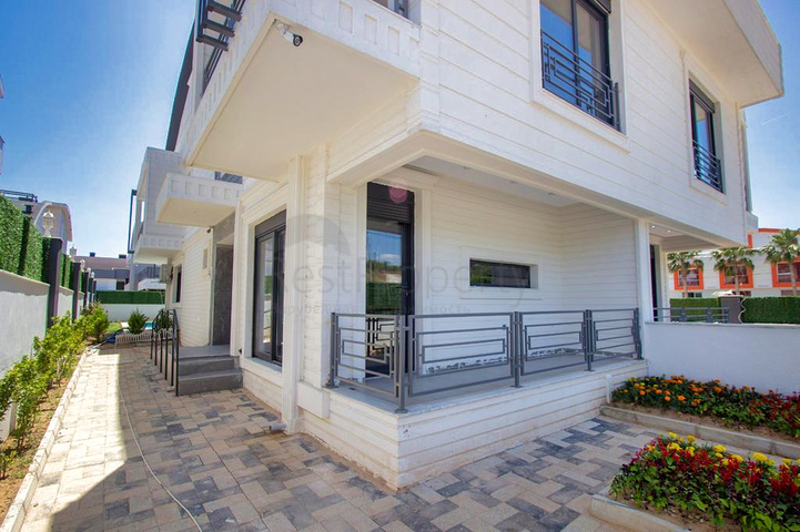 Вилла планировки 5+1 в микрорайоне Гюзельоба - Анталия 