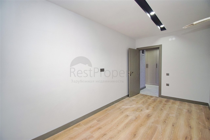 Квартира планировки 3+1 в центре города Анталия 