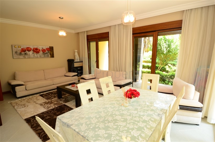 Апартаменты с выходом в сад в комплексе на первой линии