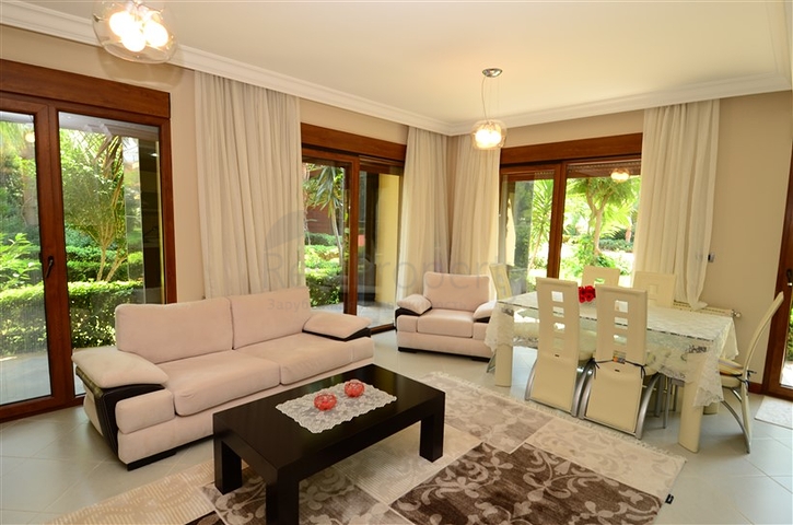 Апартаменты с выходом в сад в комплексе на первой линии