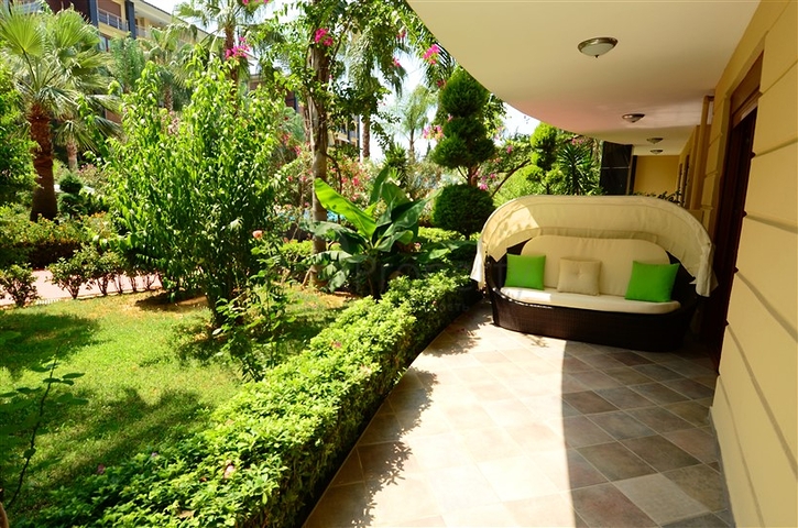 Апартаменты с выходом в сад в комплексе на первой линии