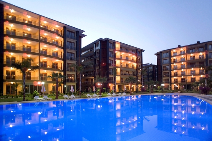 Апартаменты с выходом в сад в комплексе на первой линии