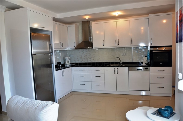 Апартаменты разных планировок в комплексе на берегу реки