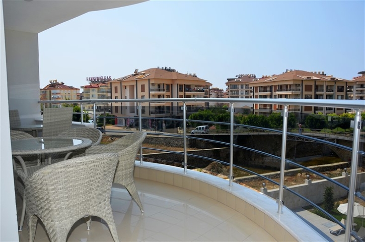 Апартаменты разных планировок в комплексе на берегу реки