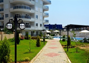 Апартаменты разных планировок в комплексе на берегу реки