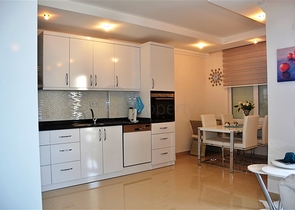 Апартаменты разных планировок в комплексе на берегу реки