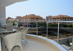 Апартаменты разных планировок в комплексе на берегу реки