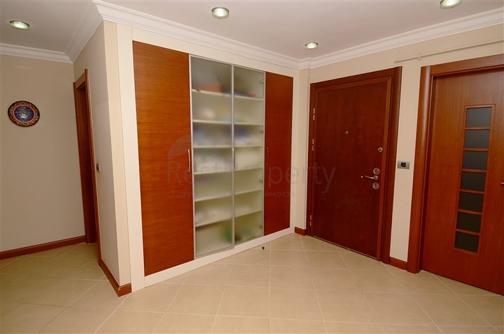 Апартаменты  3+1 с мебелью, в комплексе  на первой линии