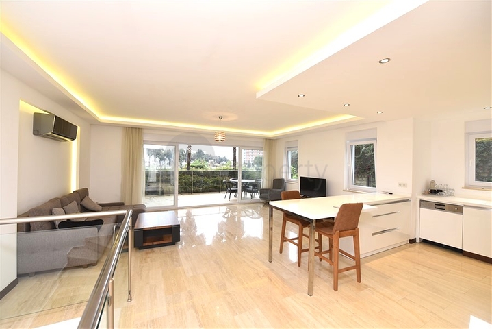 Дуплекс с выходом в сад в комплексе класса люкс