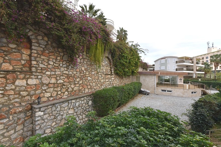 Дуплекс с выходом в сад в комплексе класса люкс