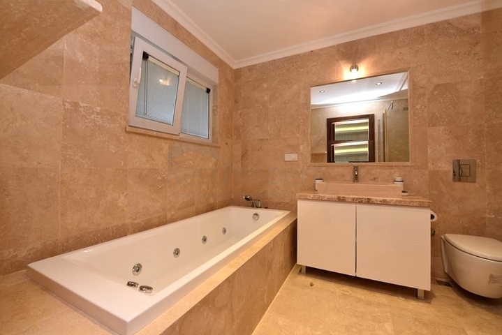 Дуплекс с выходом в сад в комплексе класса люкс