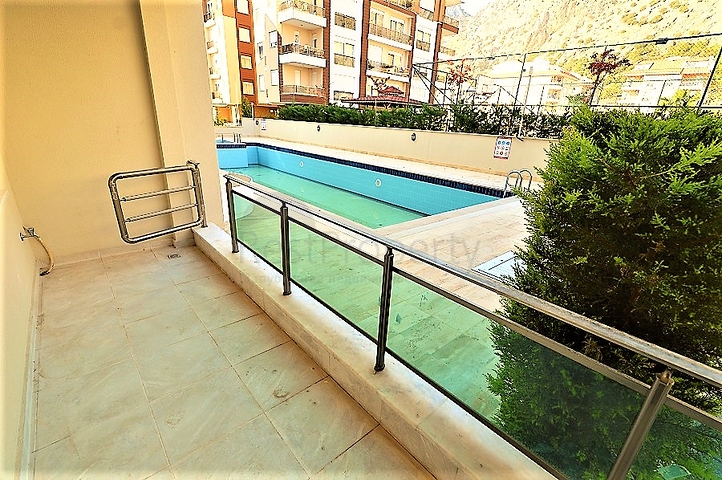 Квартира 1+1 в комплексе с газовым отоплением в Анталии