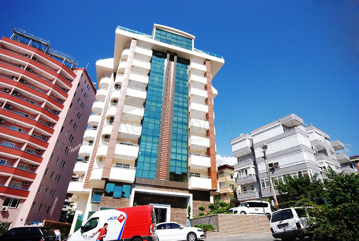 Квартира 1+1 в центре города Аланья, в комплексе с бассейном