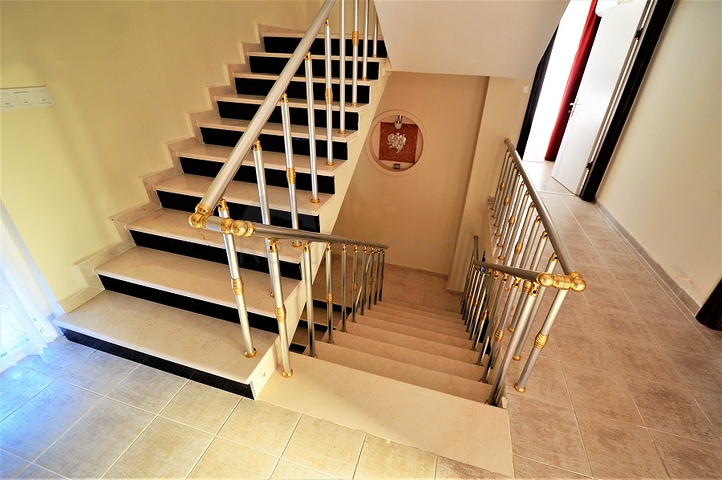 Отдельностоящая вилла 5+1 в Гейнюке