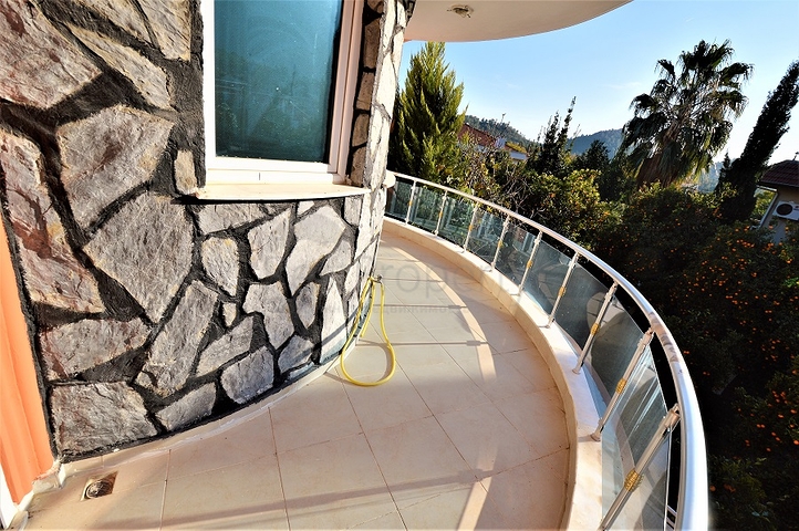 Отдельностоящая вилла 5+1 в Гейнюке