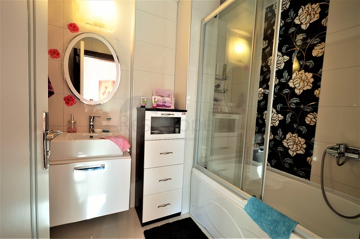 Отдельностоящая вилла 5+1 в Гейнюке