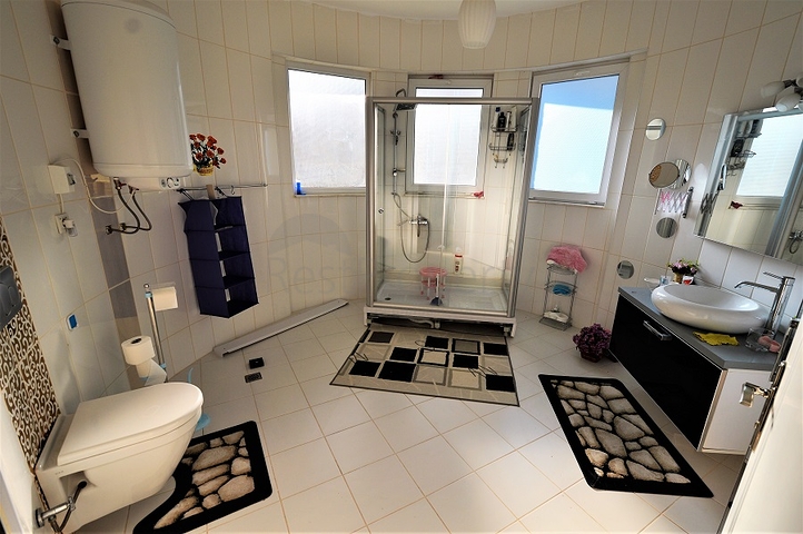 Отдельностоящая вилла 5+1 в Гейнюке