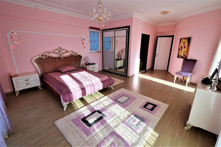 Отдельностоящая вилла 5+1 в Гейнюке