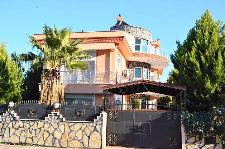 Отдельностоящая вилла 5+1 в Гейнюке