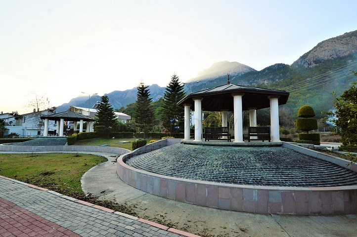 Отдельностоящая вилла 5+1 в Гейнюке