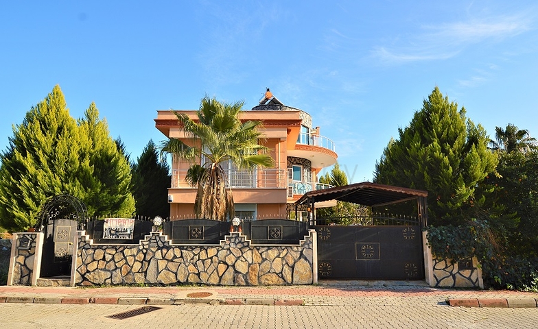 Отдельностоящая вилла 5+1 в Гейнюке