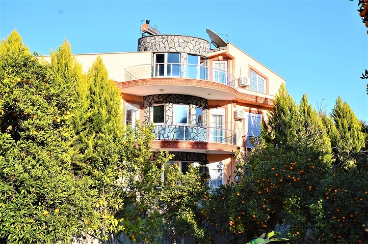 Отдельностоящая вилла 5+1 в Гейнюке