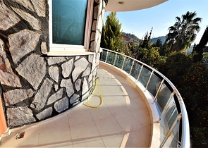 Отдельностоящая вилла 5+1 в Гейнюке