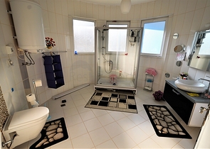 Отдельностоящая вилла 5+1 в Гейнюке