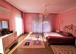 Отдельностоящая вилла 5+1 в Гейнюке