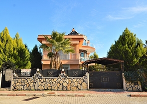 Отдельностоящая вилла 5+1 в Гейнюке