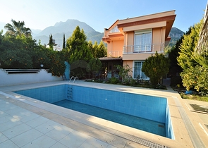 Отдельностоящая вилла 5+1 в Гейнюке