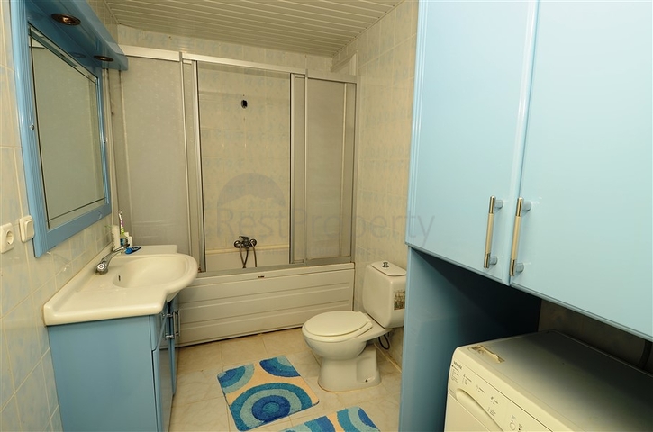 Апартаменты с мягкой мебелью и встроенной техникой рядом с морем