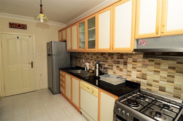 Апартаменты с мягкой мебелью и встроенной техникой рядом с морем