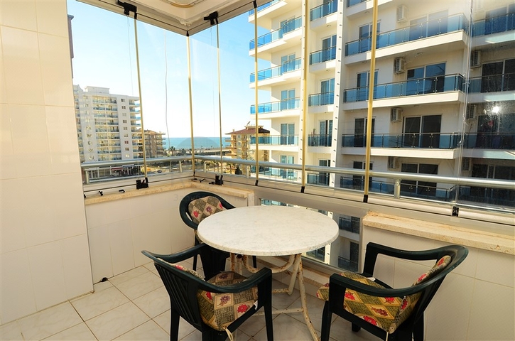 Апартаменты с мягкой мебелью и встроенной техникой рядом с морем