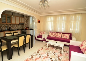 Апартаменты с мягкой мебелью и встроенной техникой рядом с морем