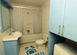 Апартаменты с мягкой мебелью и встроенной техникой рядом с морем