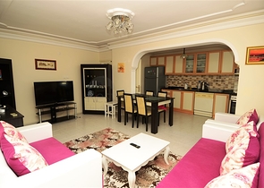 Апартаменты с мягкой мебелью и встроенной техникой рядом с морем