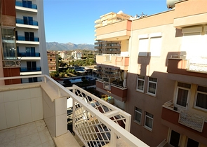 Апартаменты с мягкой мебелью и встроенной техникой рядом с морем