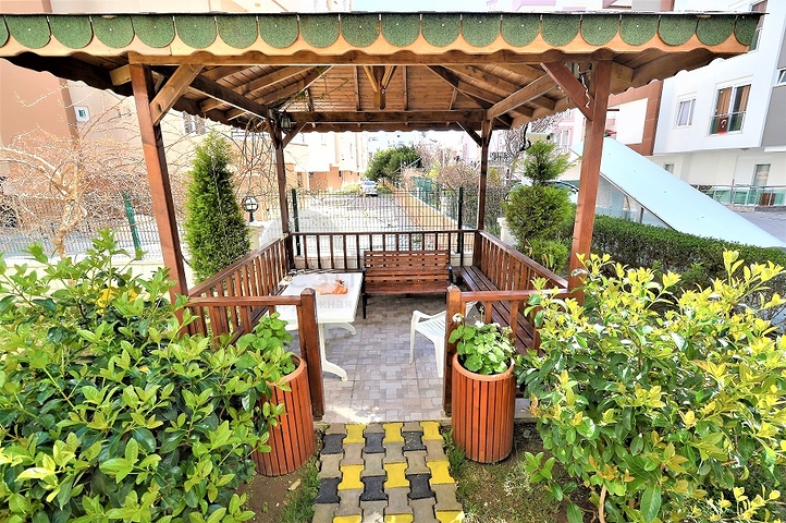 Меблированная квартира 2+1 в комплексе с бассейном в Анталии