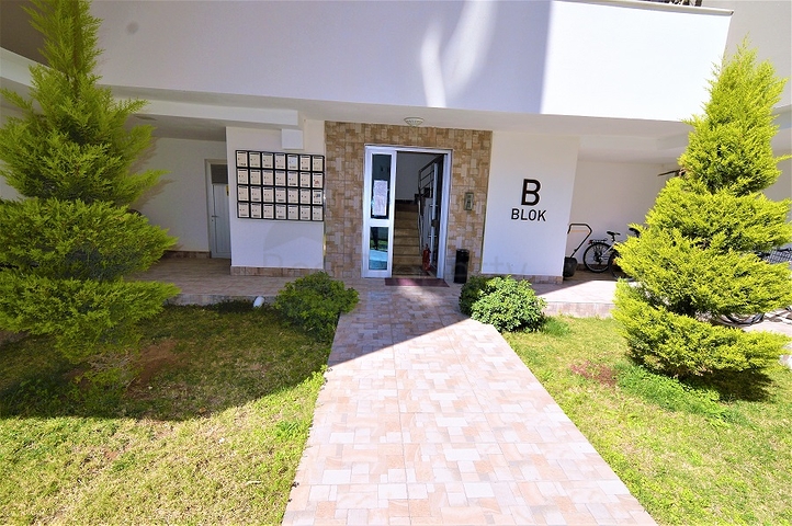 Меблированная квартира 2+1 в комплексе с бассейном в Анталии