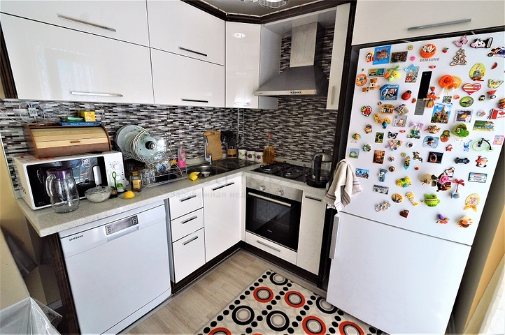 Меблированная квартира 2+1 в комплексе с бассейном в Анталии